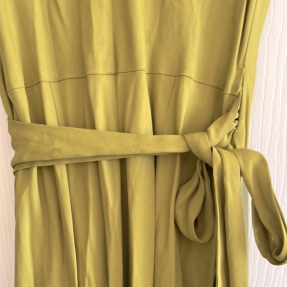LPA Kian Dress in Kermit Green - Picture 11 of 11